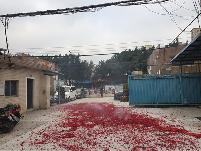 鞭炮滿地 鞭炮滿地